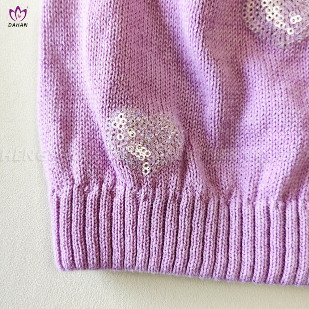 Knitting hat with hot drill.