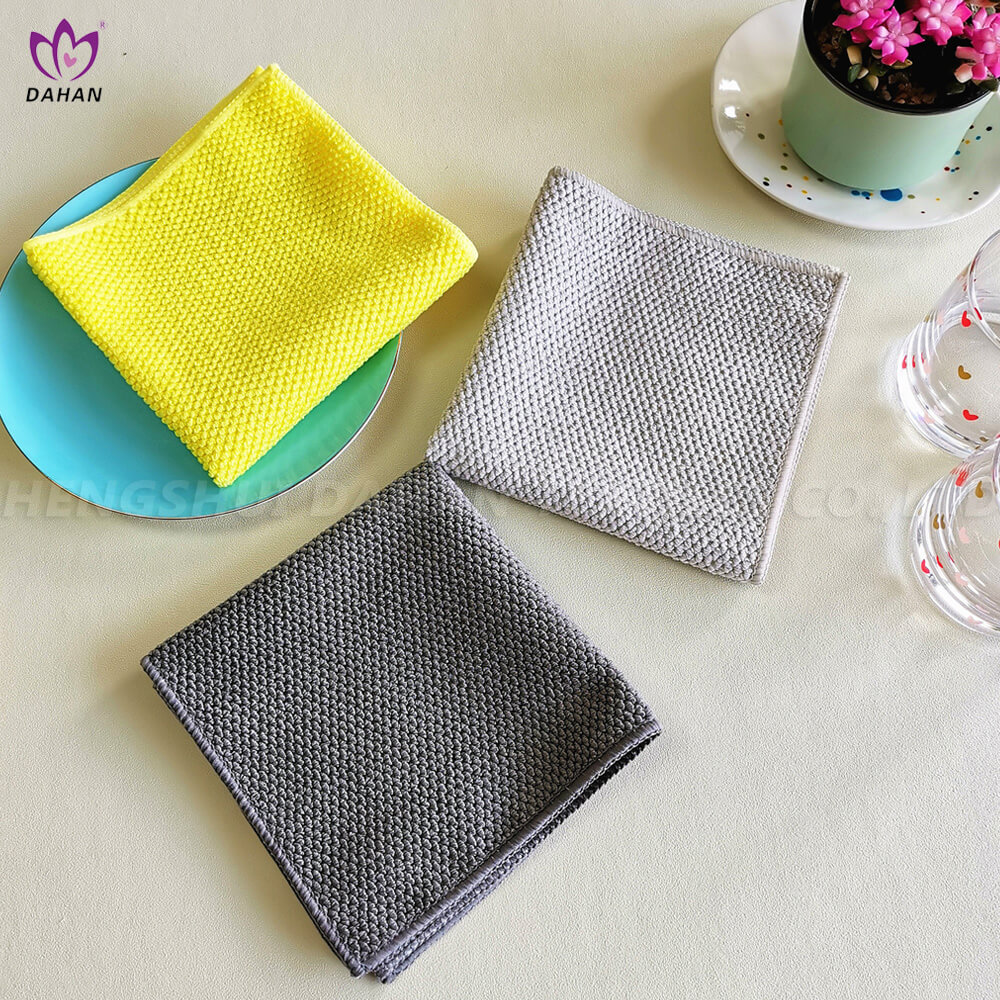 MC171 Polyester brocade jacquard pearl towel.